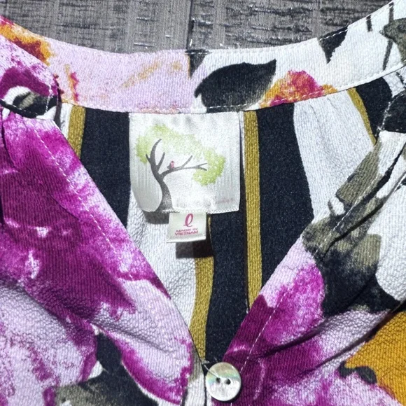 Fig and Flower Multicolor Floral Blouse - Picture 4 of 9